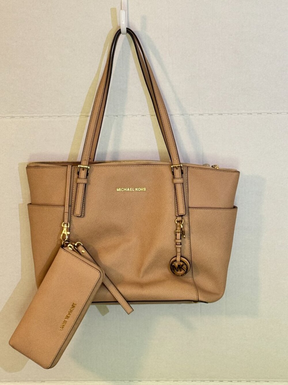 Michael Kors Charlotte Tote & Wallet Set Luggage Leather Gently Used - Picture 2 of 13